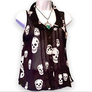 Julie's Closet Black and White Skull Print Top